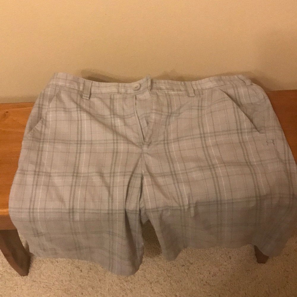 Plaid grey UA golf shorts